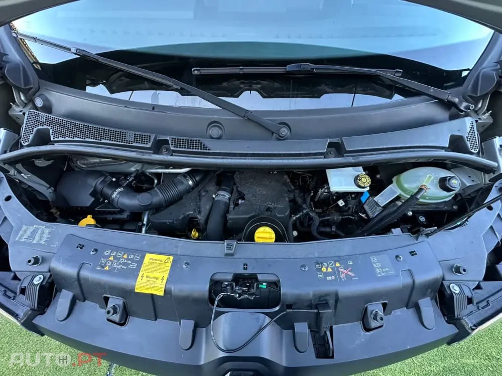 Renault Master Outro