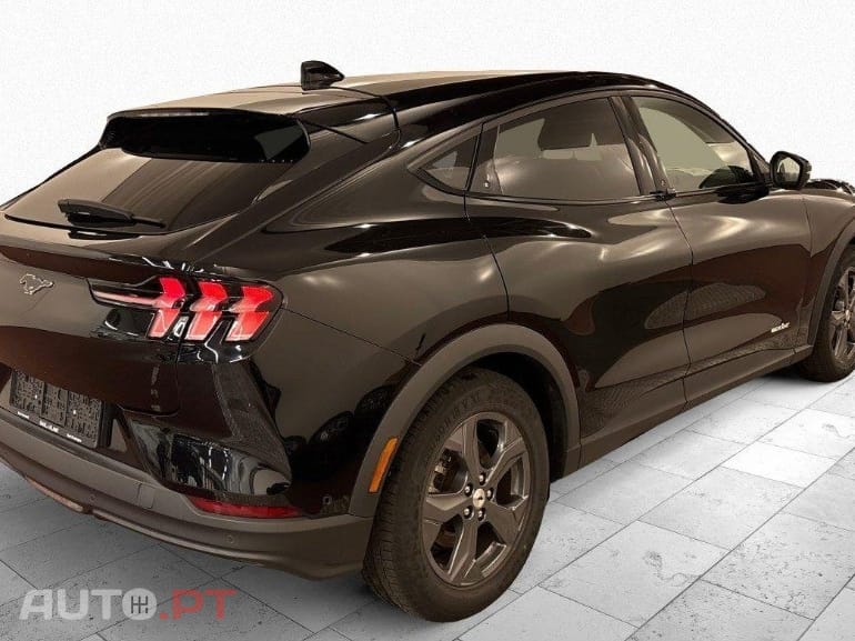 Ford Mustang Mach-E 75.7 kWh Base