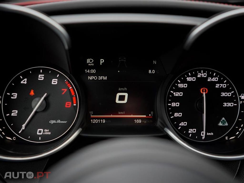 Alfa Romeo Giulia 2.9 V6 Bi-Turbo AT8 Quadrifoglio