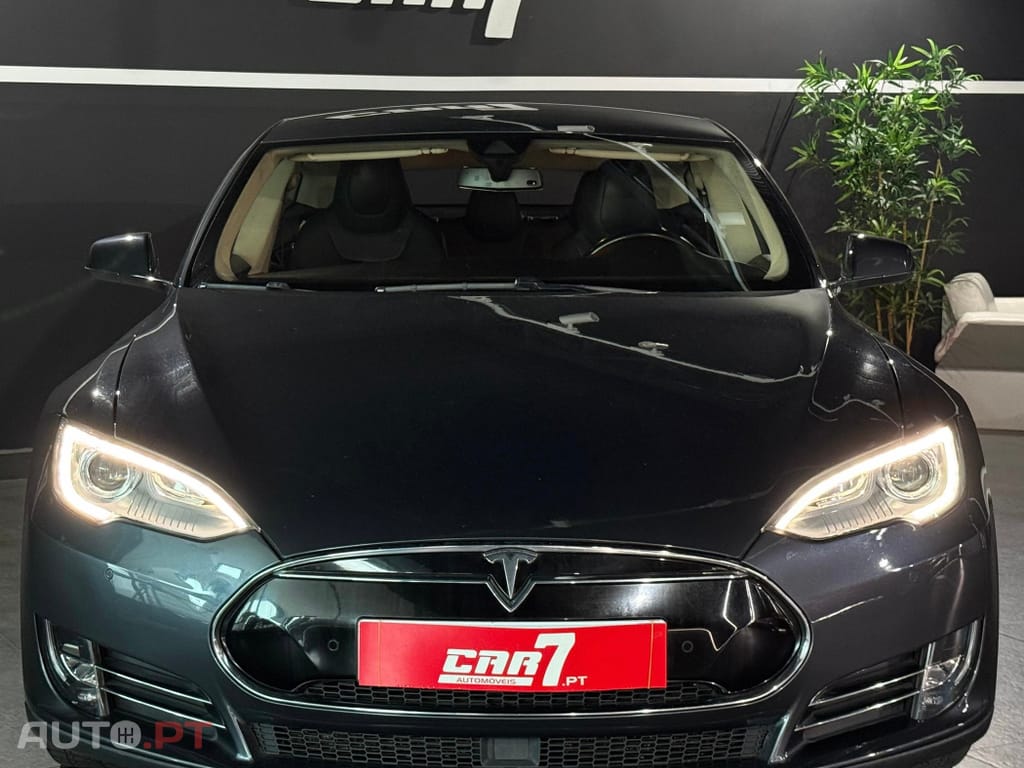 Tesla Model S 85D