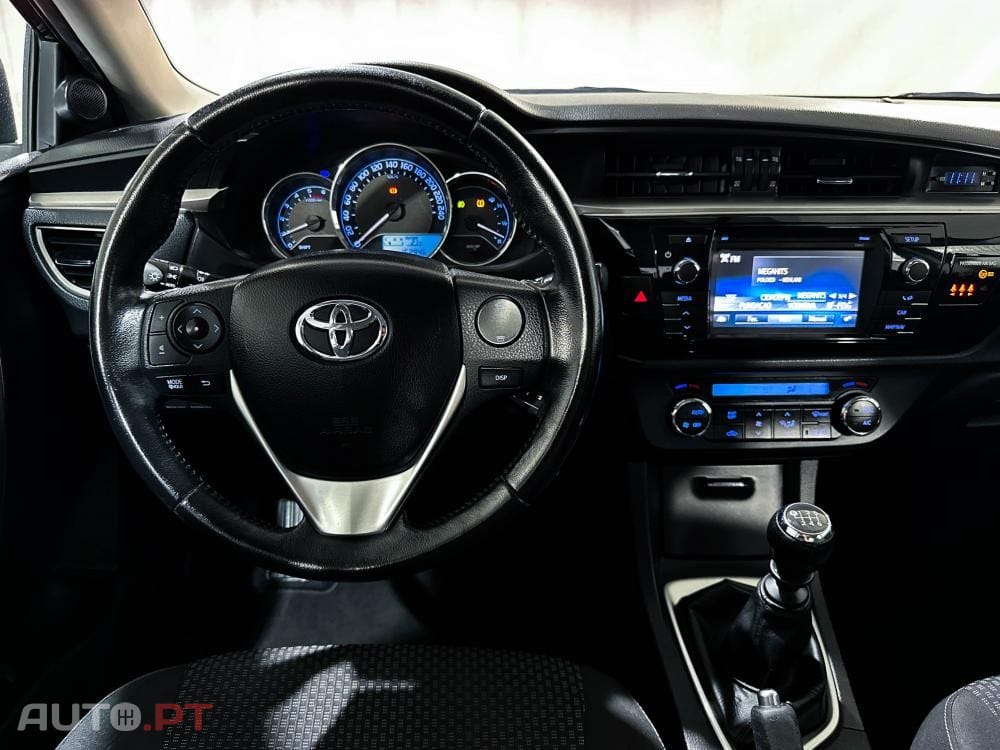 Toyota Corolla 1.4 D-4D Exclusive +Navi MM