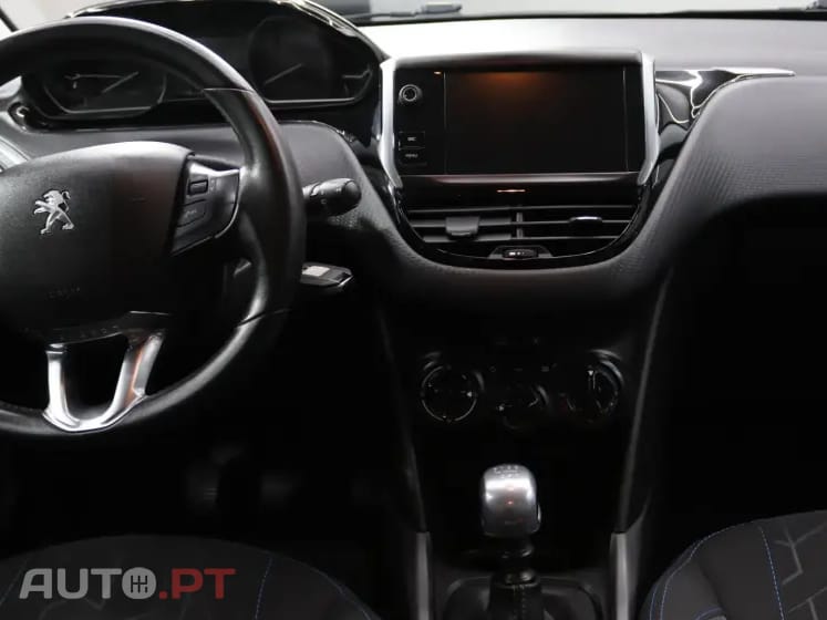 Peugeot 2008 1.5 BlueHDi Style — fotografia 15