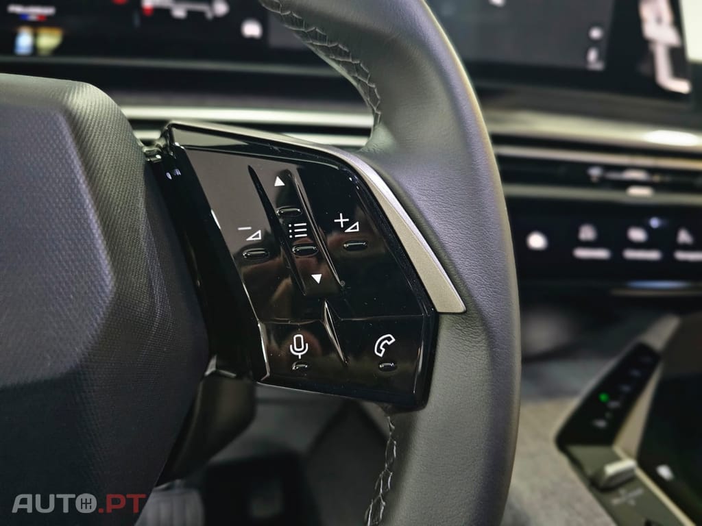 Peugeot 5008 ALLURE HYBRID E-DCS6
