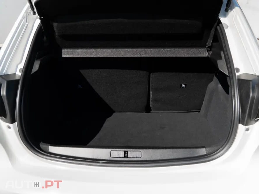 Peugeot E-208 50 kWh Active