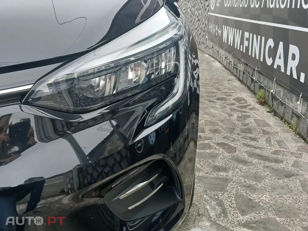 Renault Clio Outro
