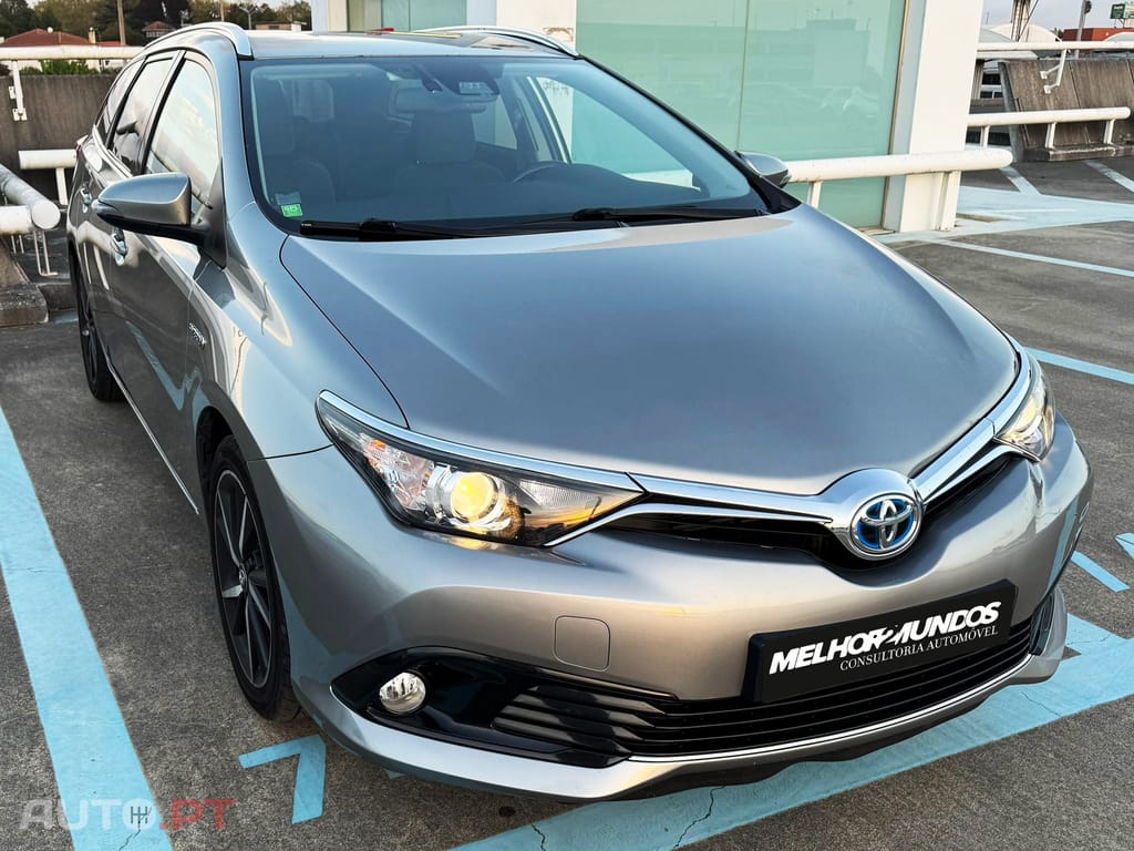 Toyota Auris Touring Sports 1.8 HSD Comfort+P.Sport