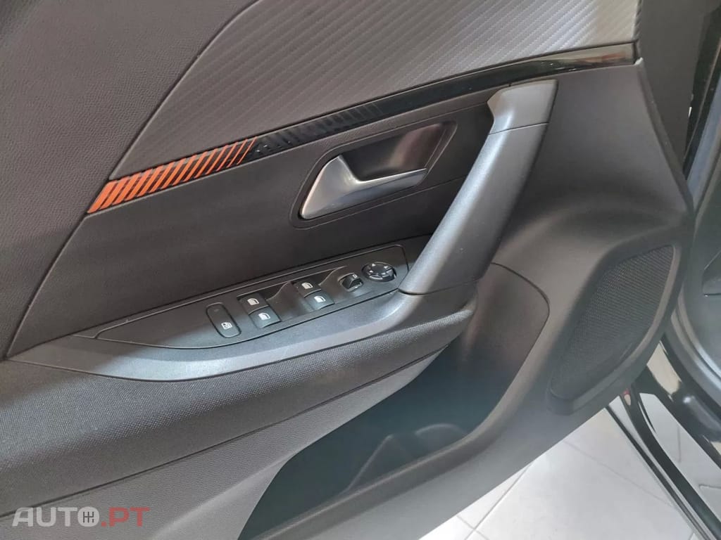 Peugeot 2008 1.2 PureTech Allure