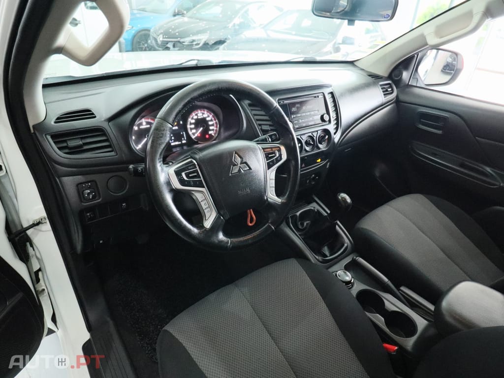 Mitsubishi L200 2.3 DI-D CD Invite 4WD