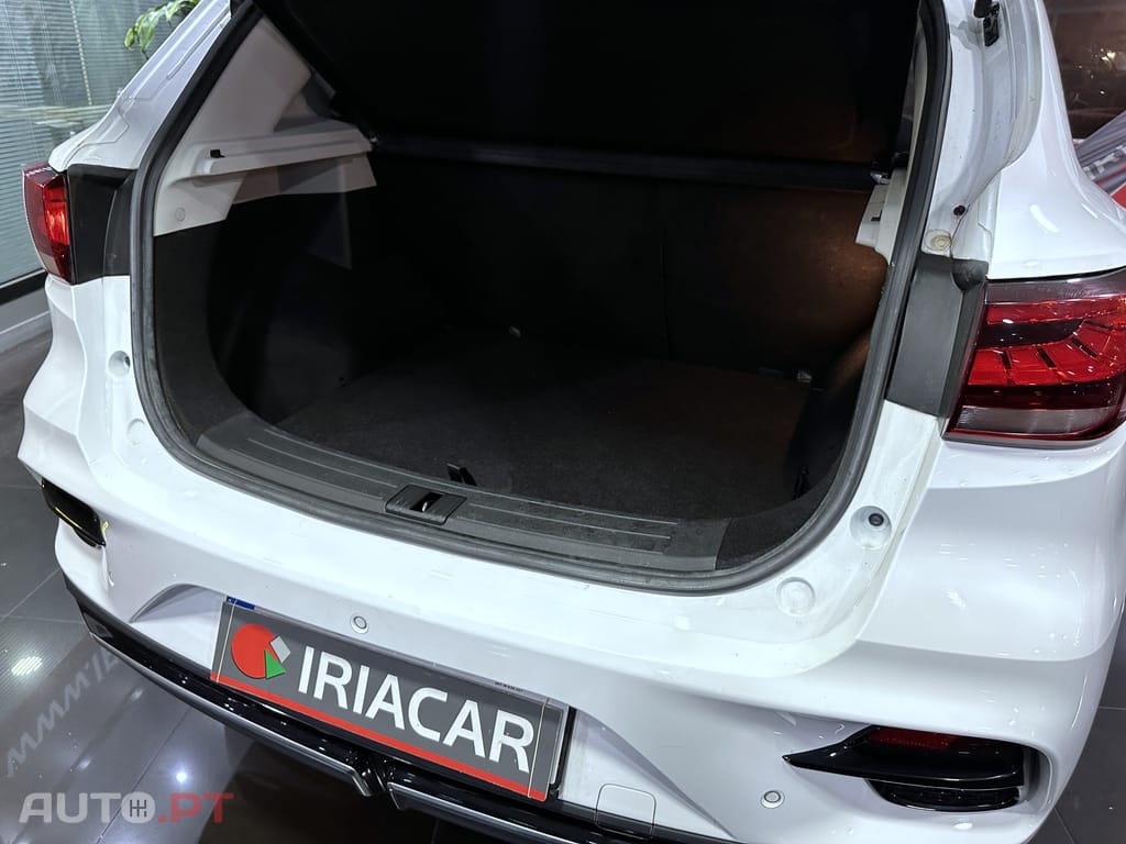 MG ZS Standard Luxury