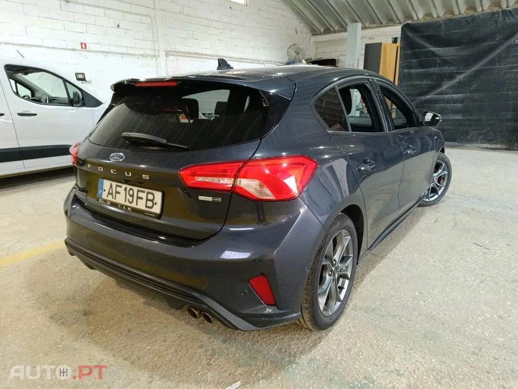 Ford Focus 1.0 EcoBoost MHEV ST-Line X
