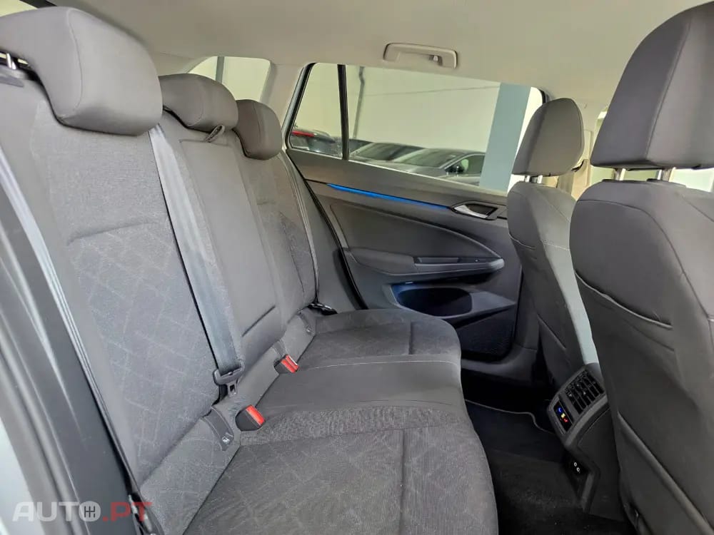 Volkswagen Golf Variant 1.0 eTSI OPF DSG Life