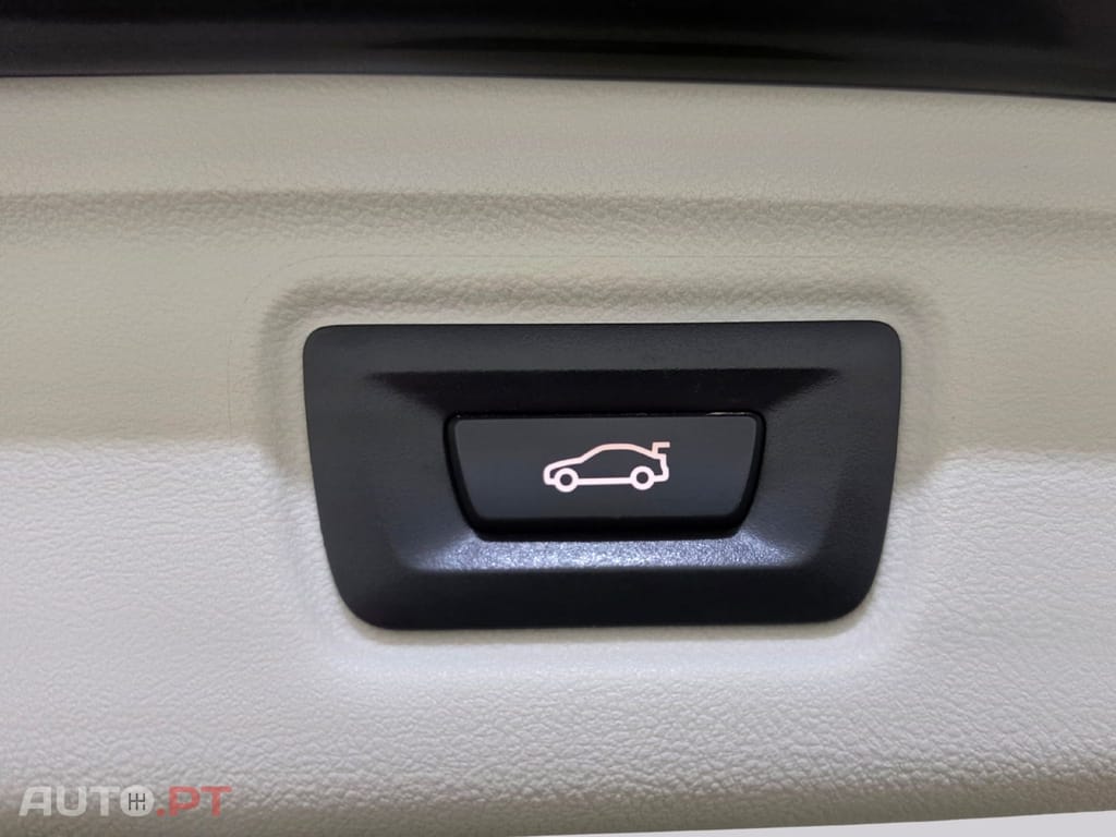 BMW 320 Plug-In Hybrid I.V.A DEDUTIVEL 