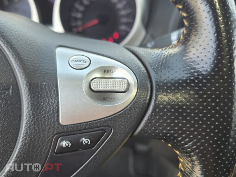 Nissan Juke 1.6 DIG-T Tekna Premium Ext.1 Yellow S. — fotografia 24