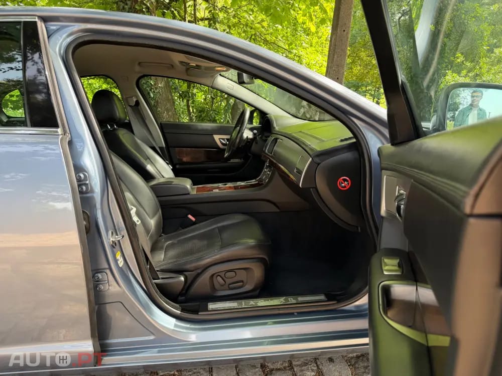 Jaguar XF 2.7 D V6 Premium Luxury