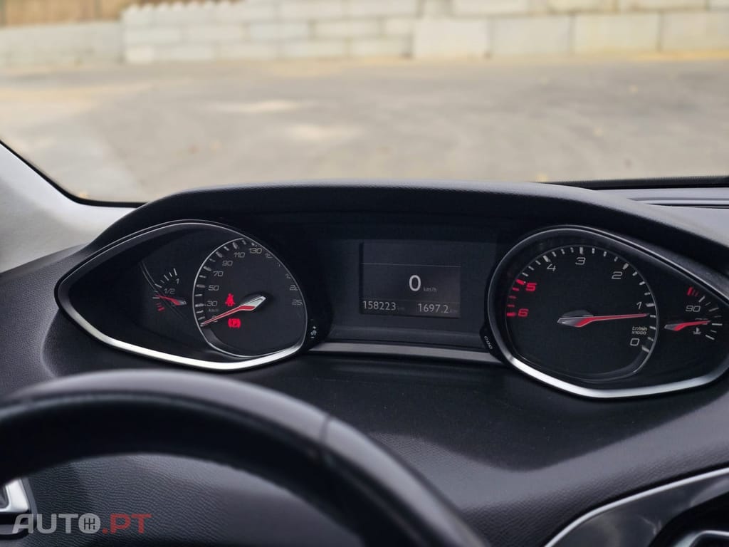 Peugeot 308 1.6 BlueHDi Allure J17