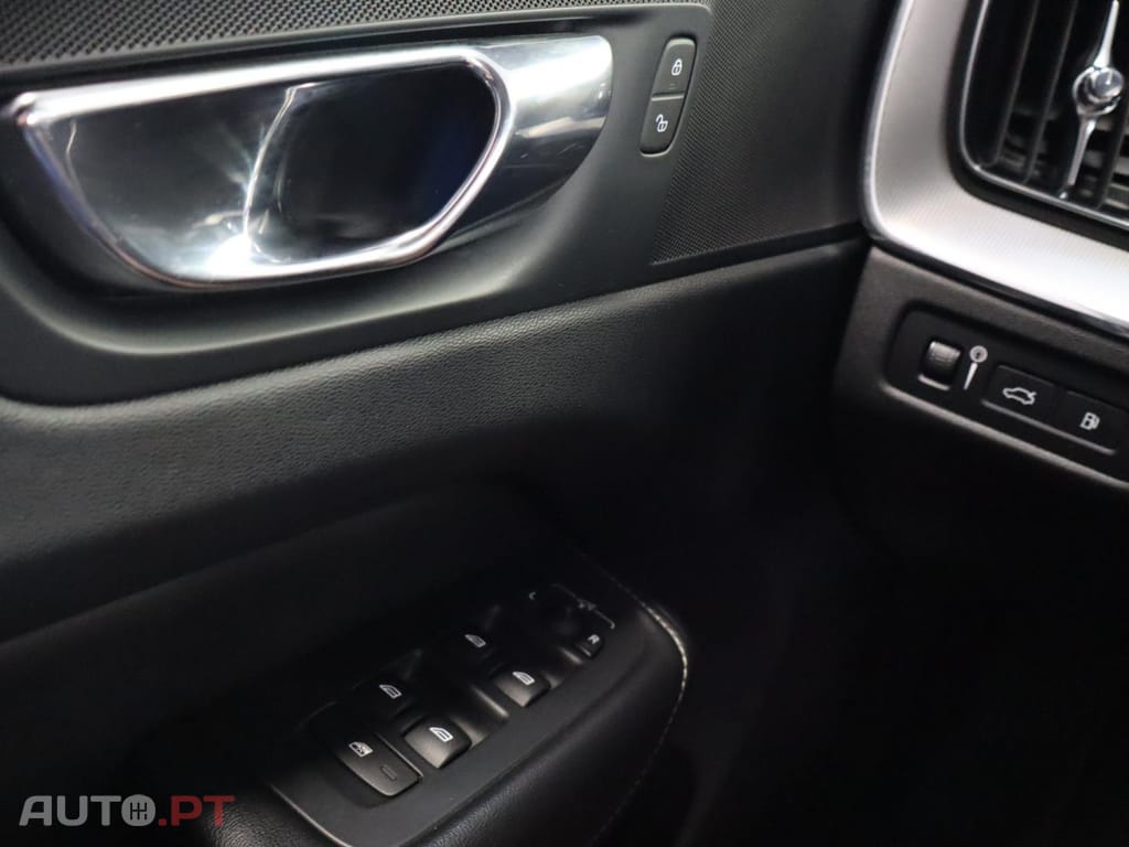 Volvo XC60 2.0 T8 Phev R-Design 