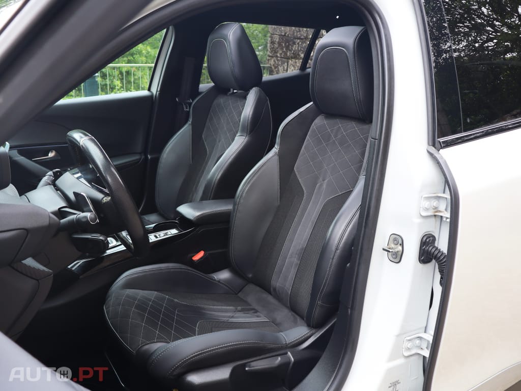 Peugeot 2008 1.5 BlueHDi GT EAT8