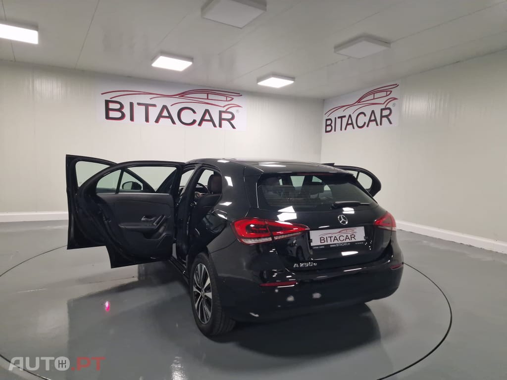 Mercedes-Benz A 250 E STYLE PLUS Hibrido Plug-In