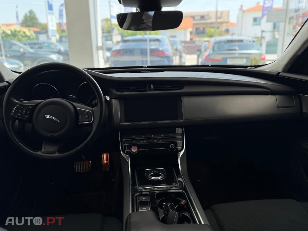 Jaguar XF 2.0 D Pure Aut.