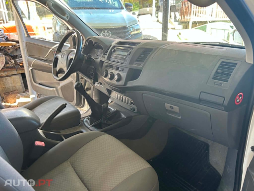 Toyota Hilux X-Cab 4x4 2.5D-4D 144cv
