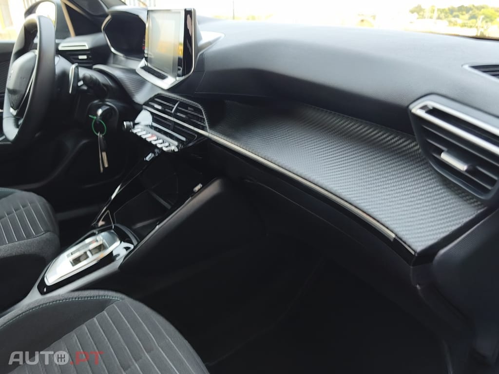 Peugeot 2008 PureTech 130 EAT8 Allure