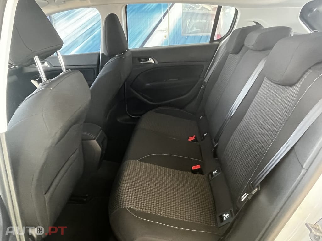 Peugeot 308 1.5 BlueHDi Business Line — fotografia 8