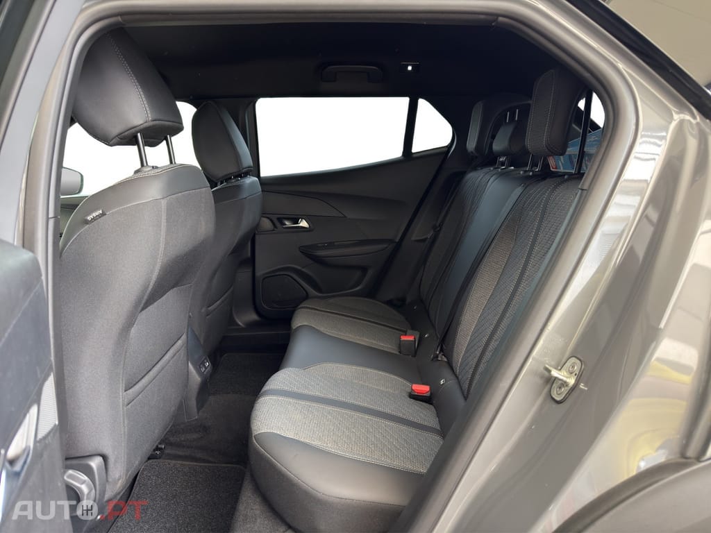Peugeot E-2008 Allure
