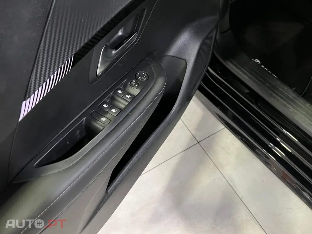 Peugeot 208 1.2 Hybrid Allure e-DCS6