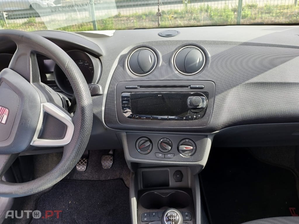 SEAT Ibiza 1.2 TDi Reference — fotografia 13