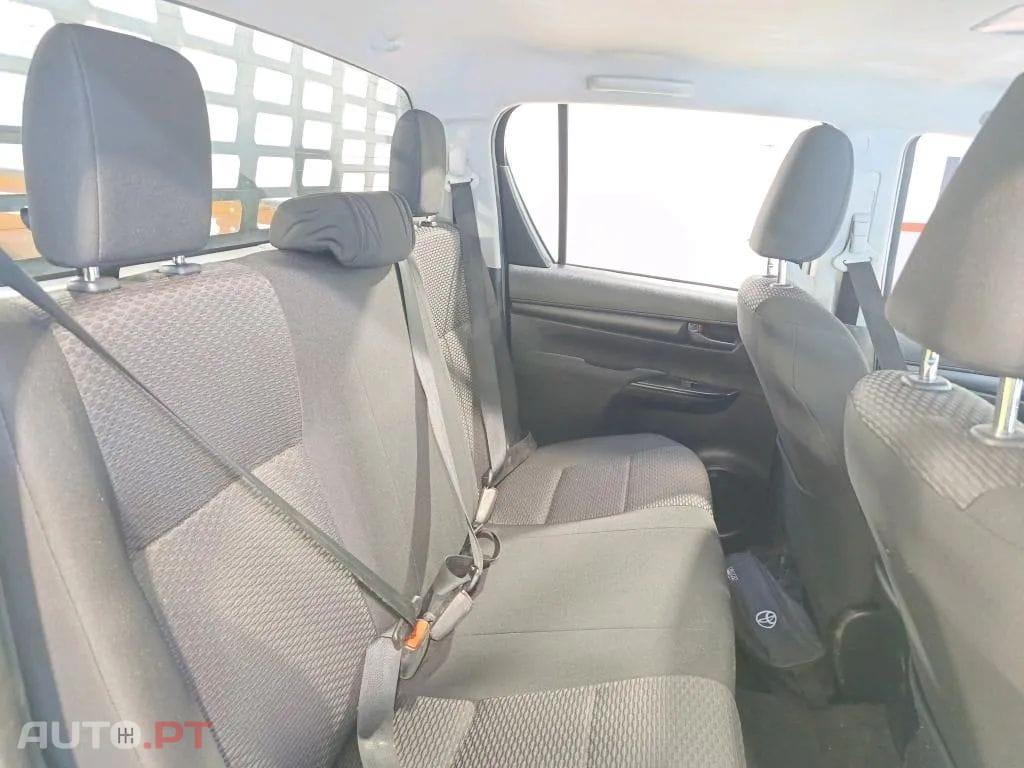 Toyota Hilux 2.4 D-4D 4WD CD CH