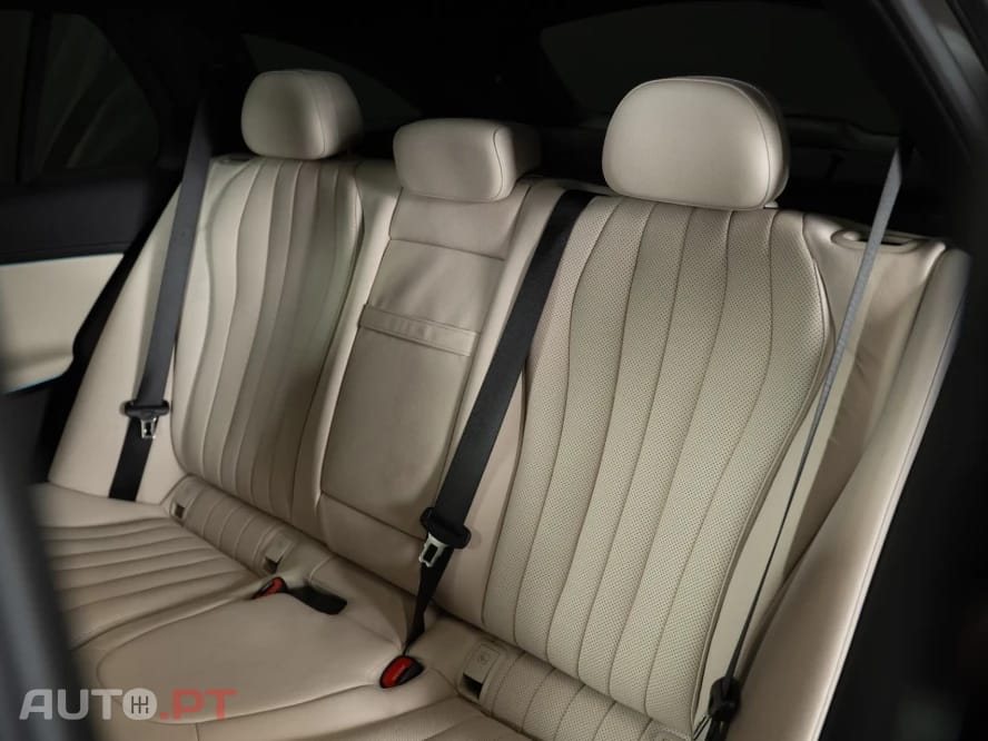 Mercedes-Benz E 300 9G-TRONIC AMG Line