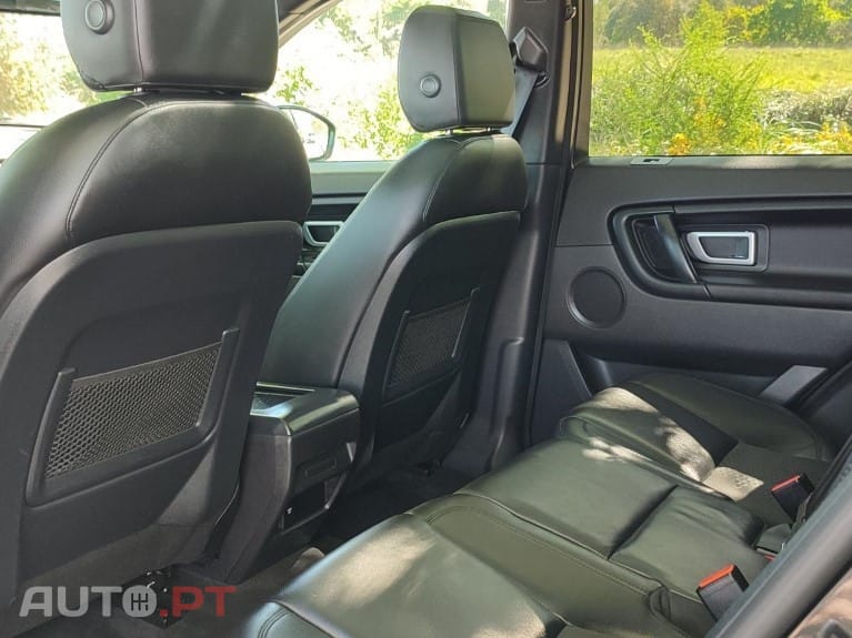 Land Rover Discovery Sport 2.0 eD4 HSE Luxury — fotografia 16