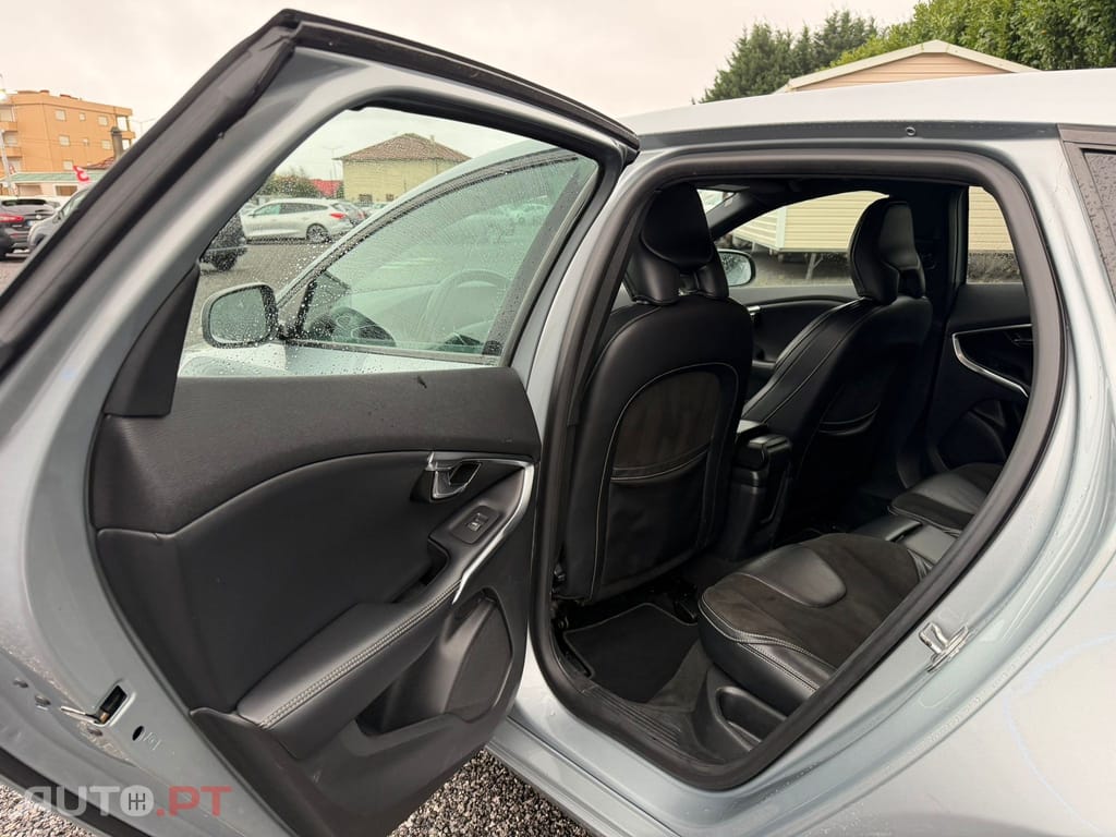 Volvo V40 2.0 D2 R-Design