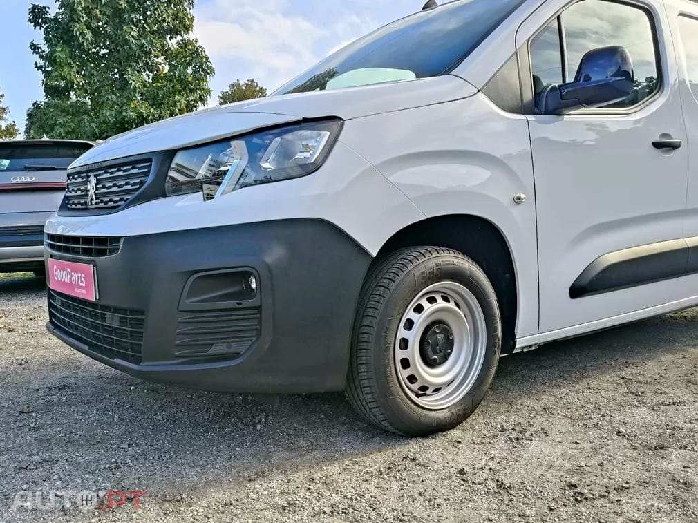 Peugeot Partner 1.2 PRO 110 CV L1H1 -