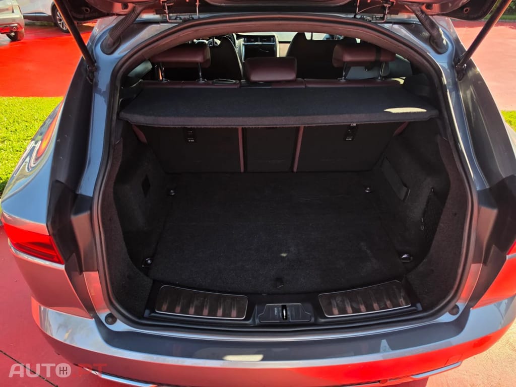 Jaguar E-Pace P300e AWD R-Dynamic S