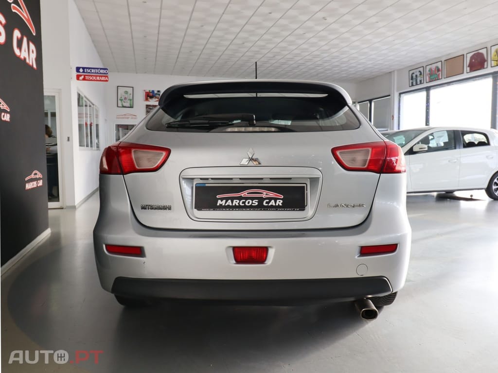 Mitsubishi Lancer 1.5 Inform