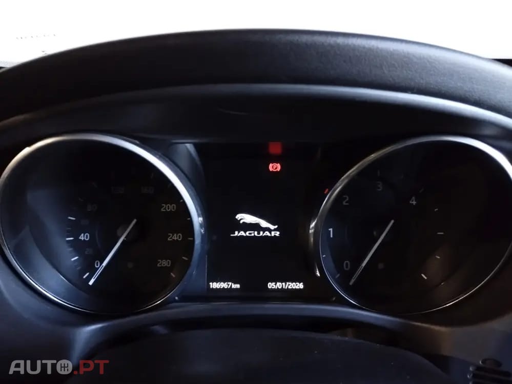 Jaguar XE 2.0 D R-Dynamic SE