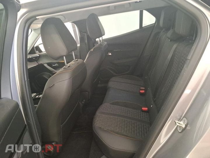 Peugeot E-2008 50 kWh Active