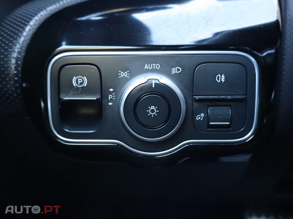 Mercedes-Benz A 250 e AMG Line