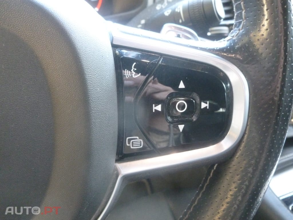 Volvo XC90 2.0 D4 R-Design Auto