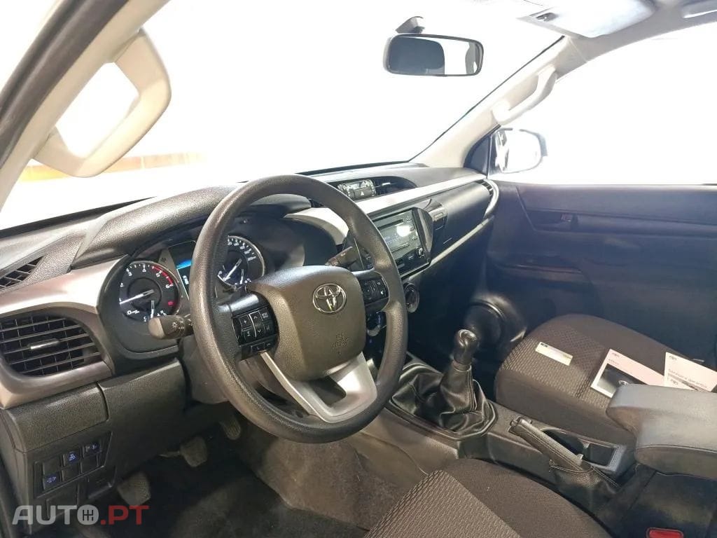 Toyota Hilux 2.4 D-4D 4WD CD CH