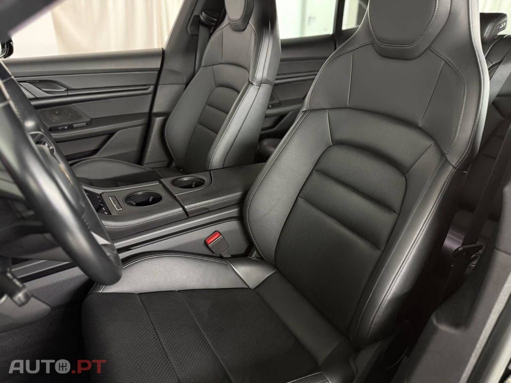 Porsche Taycan 4 
