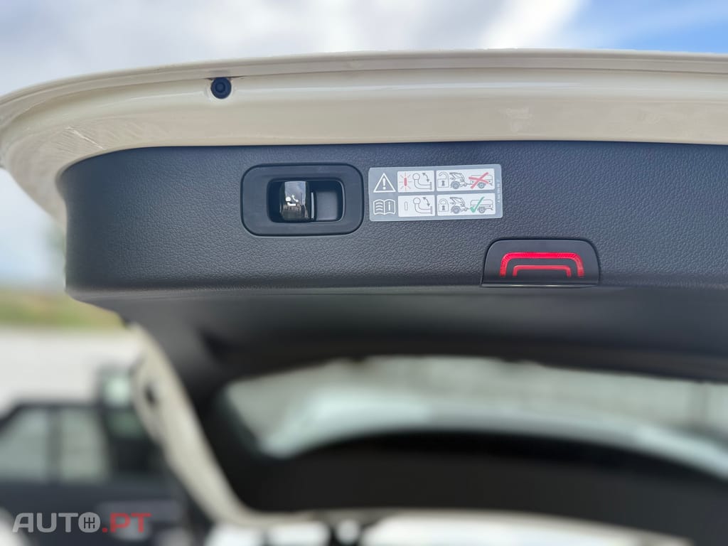 Mercedes-Benz C 300 Híbrido Plu In  Pack Night