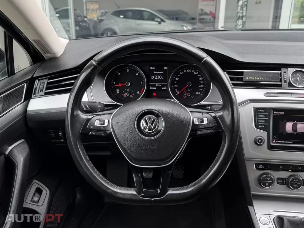 Volkswagen Passat Variant 1.6 TDI Confortline — fotografia 16