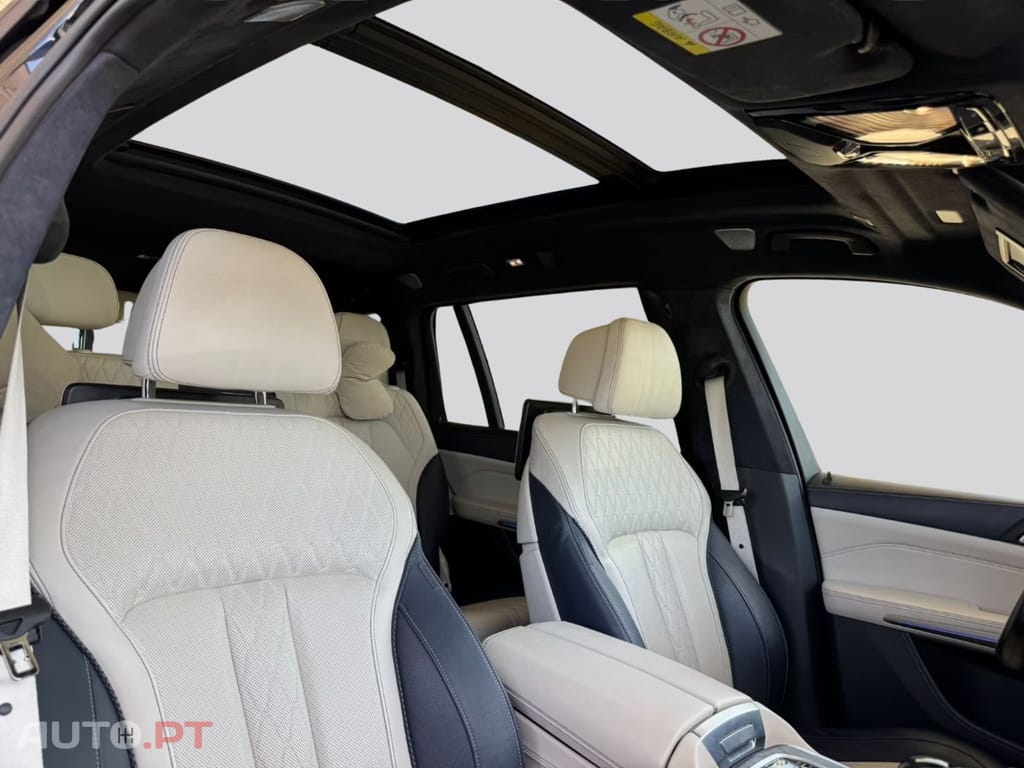 BMW X7 M50i