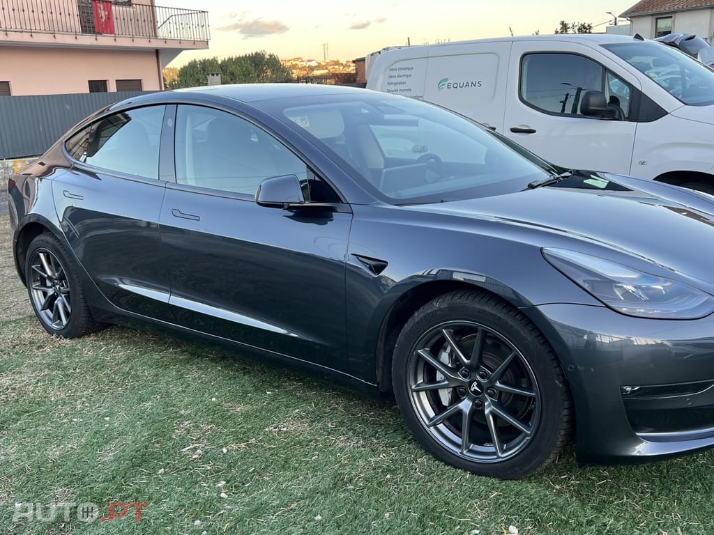 Tesla Model 3 Long-Range Dual Motor AWD