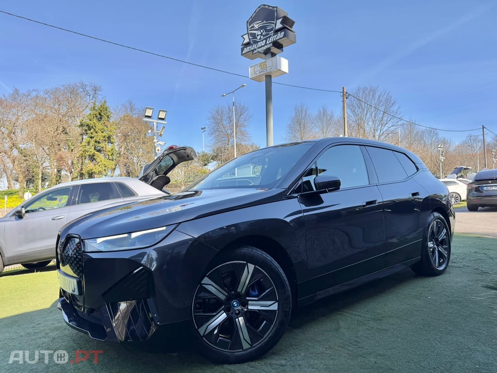 BMW iX xDrive 40 Pack Desportivo