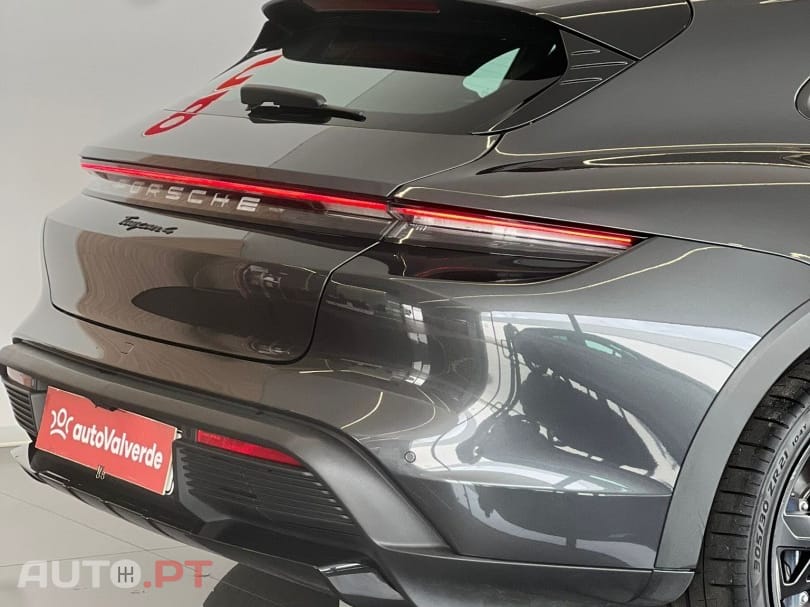 Porsche Taycan 4