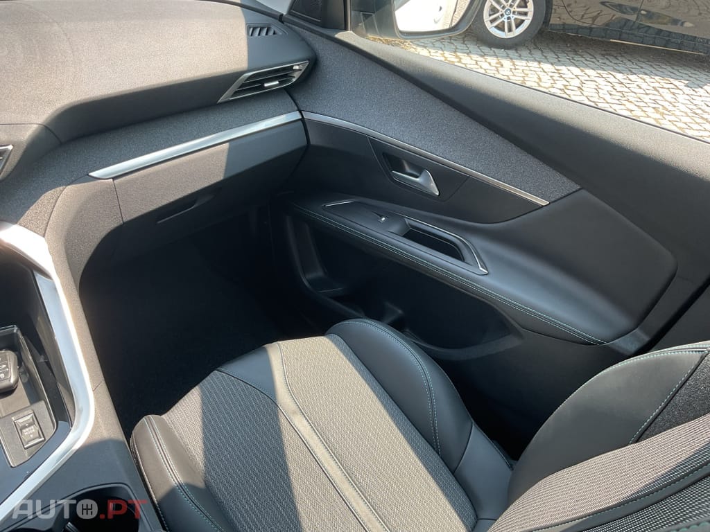 Peugeot 3008 1.6 Hybrid4 Allure e-EAT8