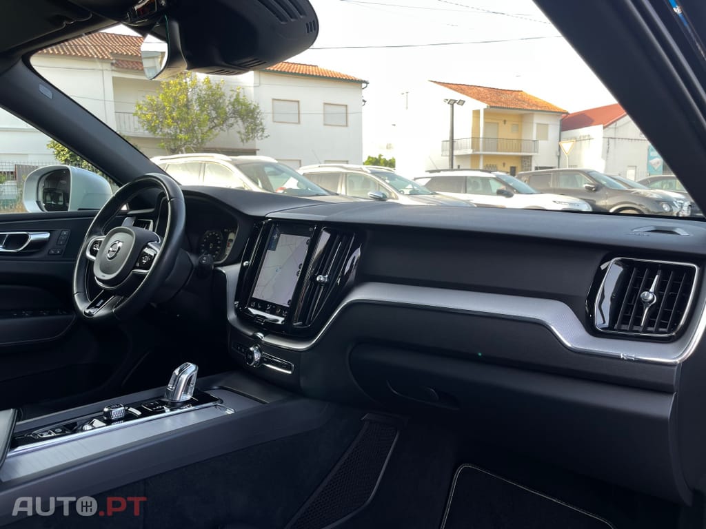 Volvo XC60 2.0 T8 PHEV R-Design AWD